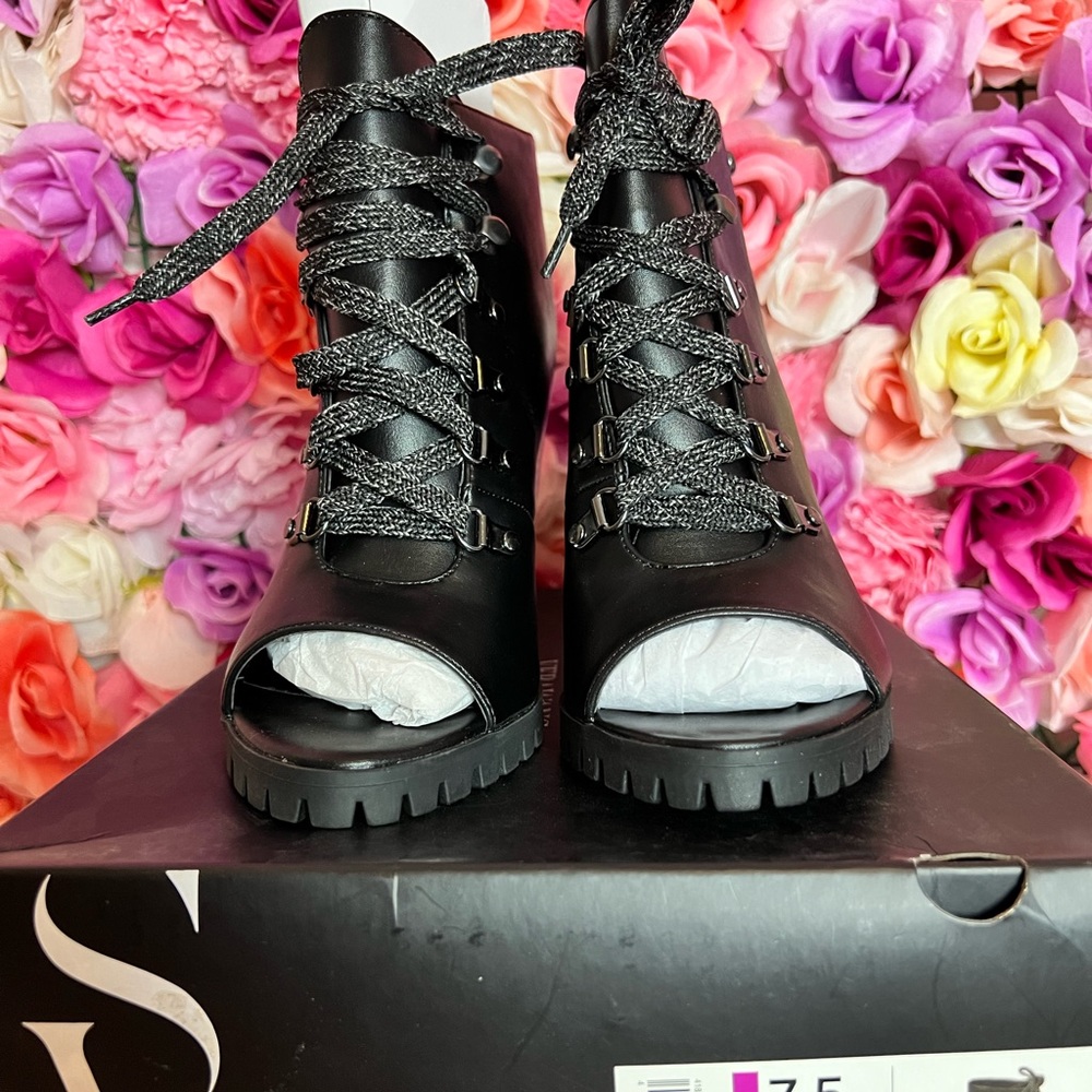 Simply Vera  VeraWang Shoe Boots!